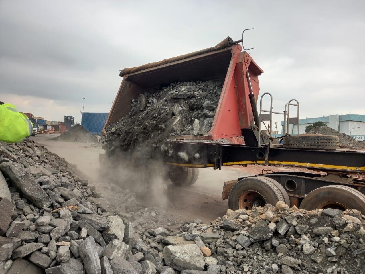 Tipper discharging bulk material